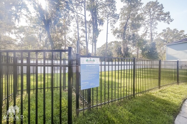 Building Photo - 758 Henley Ct