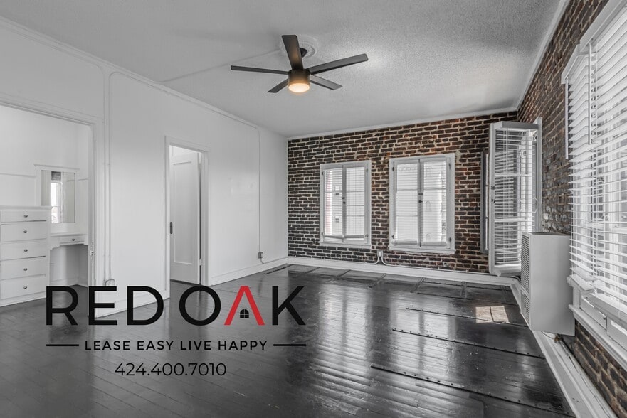 Building Photo - 854 S Oxford Ave