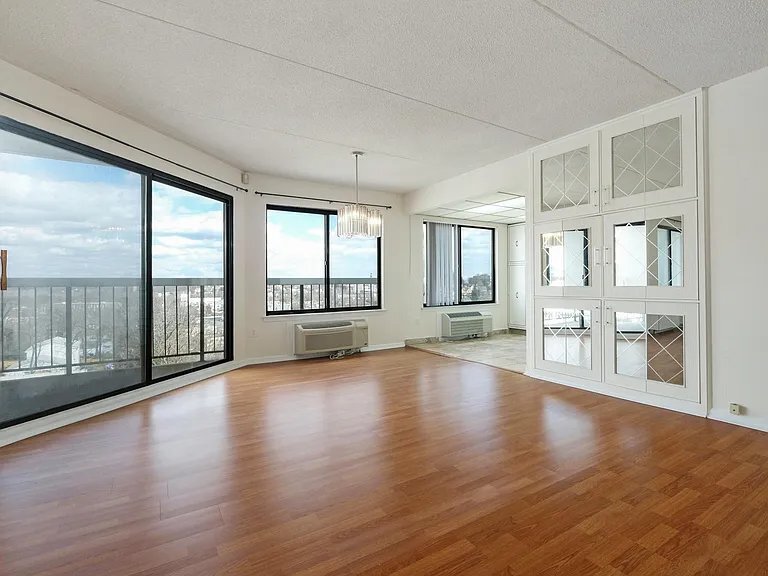 Building Photo - 400 High Point Dr