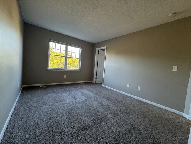 Building Photo - 749 Royal Sunset Dr