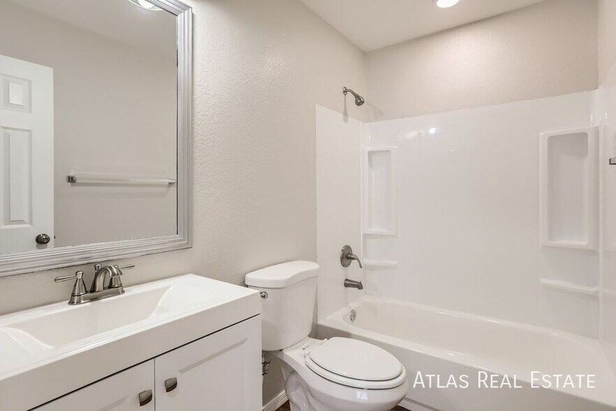 Building Photo - 10817 N 46th Ave