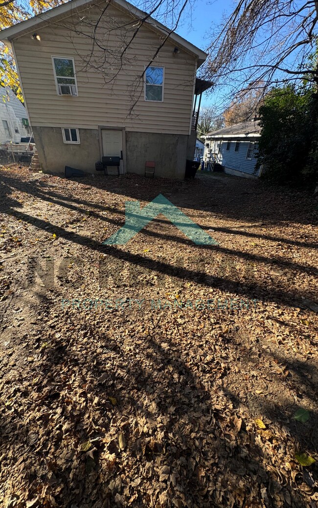 Building Photo - 613 Quarry St