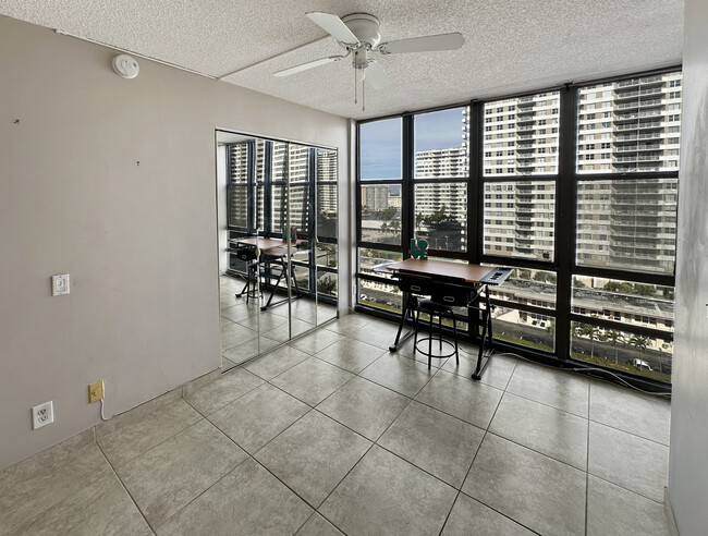 Building Photo - 2049 S Ocean Dr