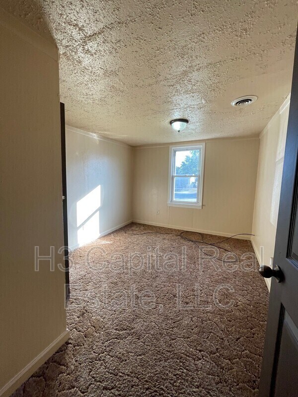 Building Photo - 119 Sinclair Ave