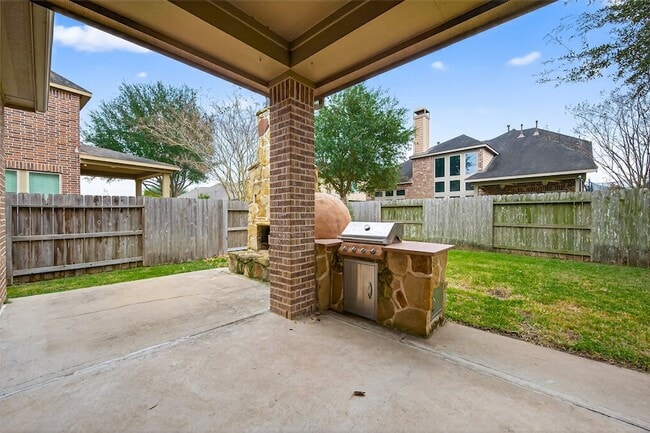 Building Photo - 16811 Kilgarth Dr