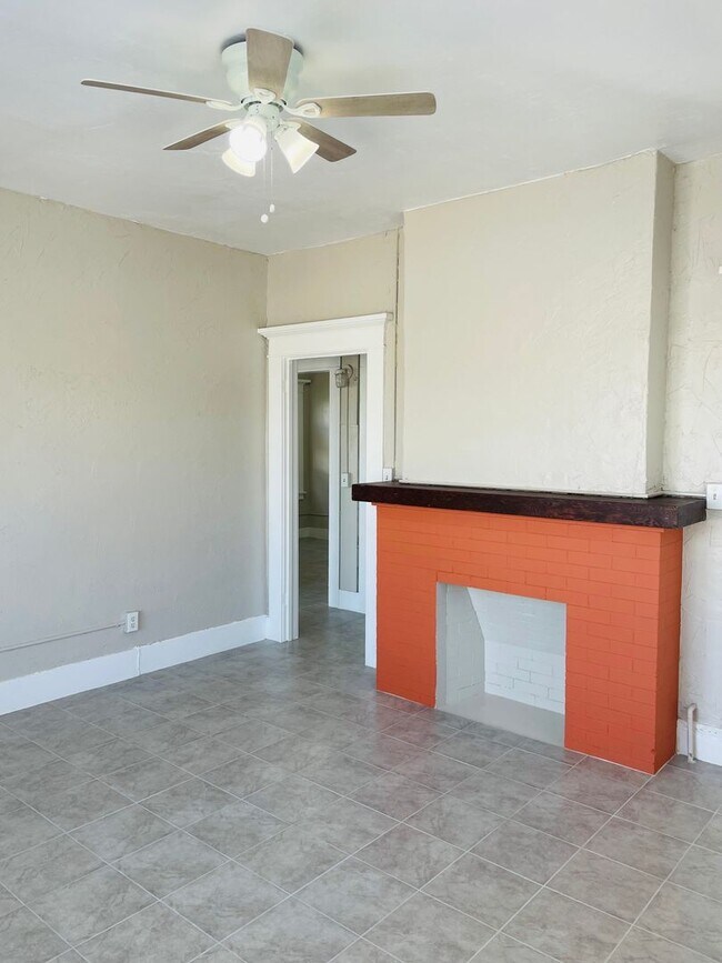 Building Photo - Fully Remodeled Charming Historic 2 Bed 1 ...