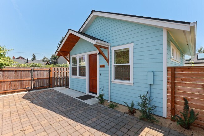 Building Photo - 4030 SE 62nd Ave