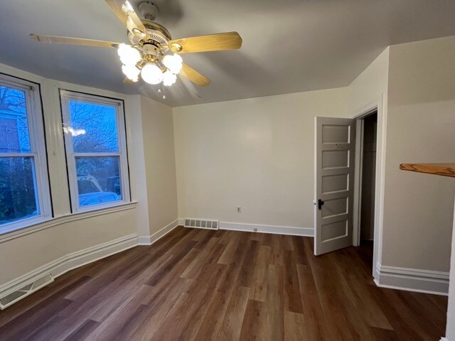 Building Photo - 700 Ravenswood Ave