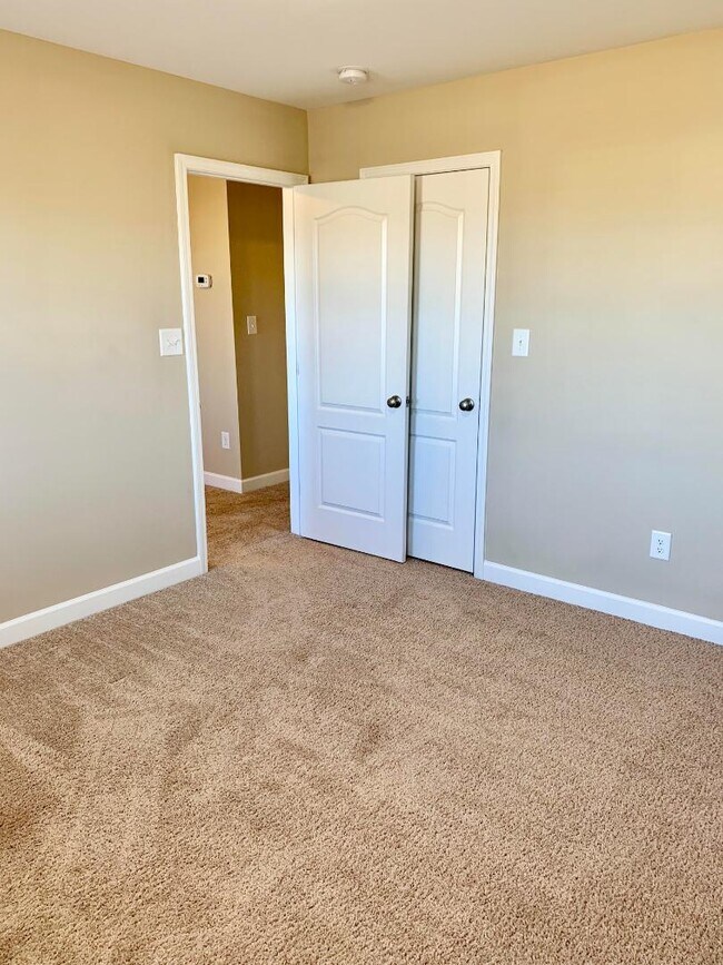 Building Photo - 211 Rainmaker St