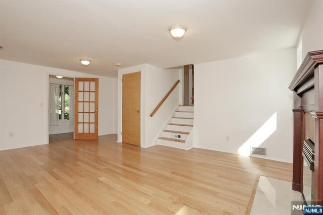 Building Photo - 253 Jeffer St