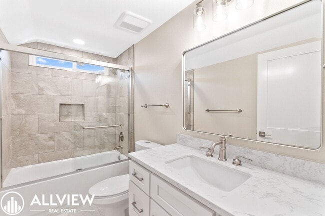 Building Photo - Welcome to this stunning 5-bedroom, 4-bath...