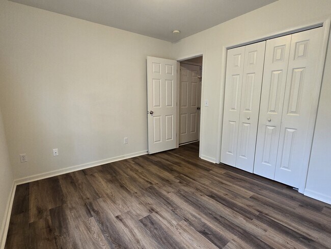 Building Photo - 2447 Mid Salem Dr