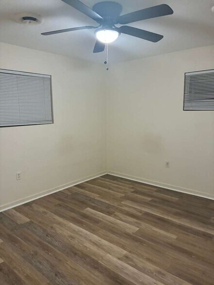 Building Photo - 228 Melrose Dr