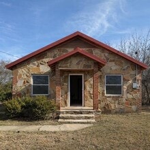 Building Photo - 519 Hutchinson St