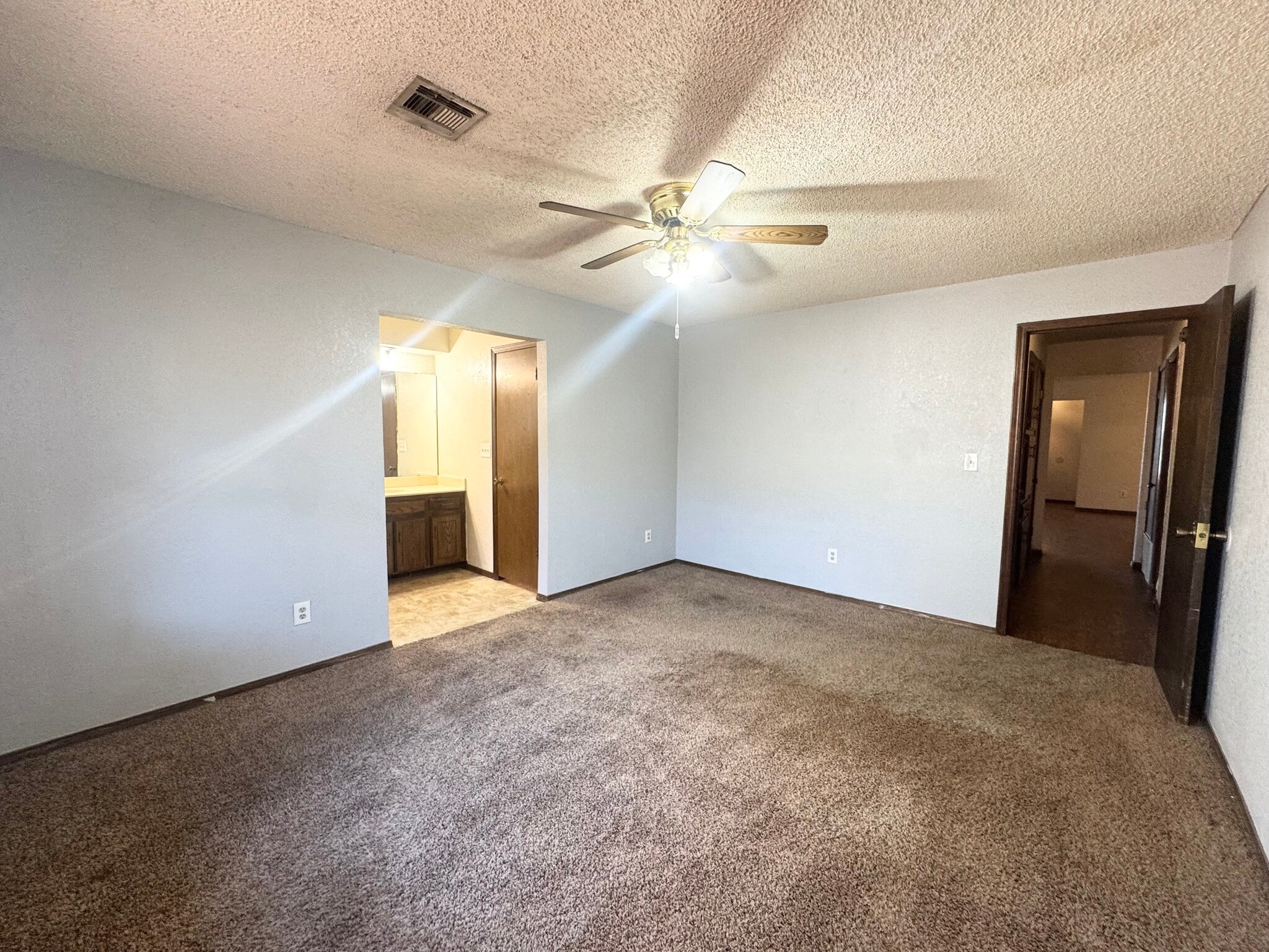 Building Photo - 9821 Larkspur Ln