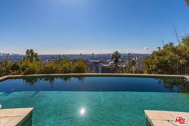 Building Photo - 8440 Harold Way