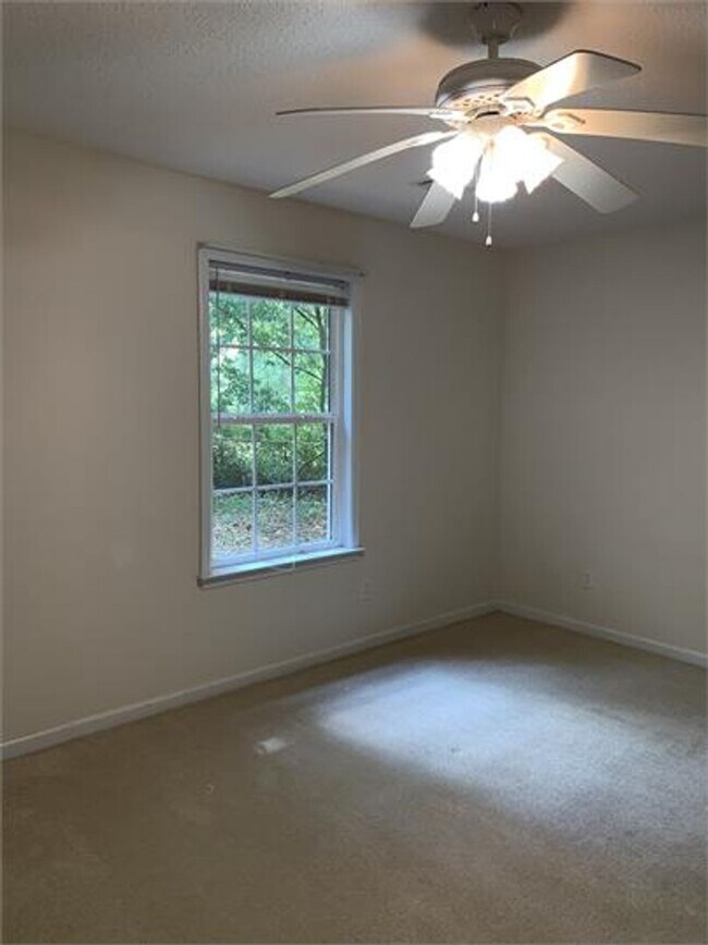 Building Photo - 1437 Alpine Dr