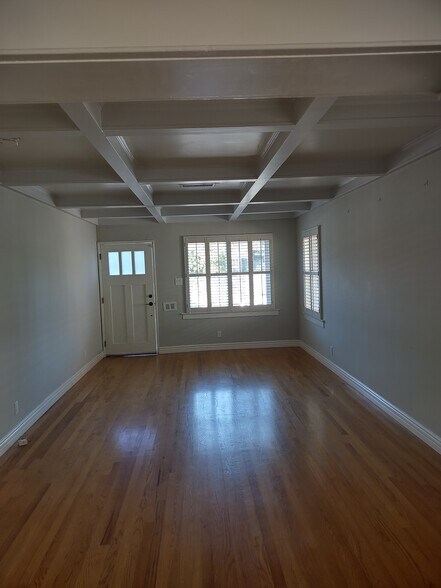 Building Photo - 558 Brooks Ave