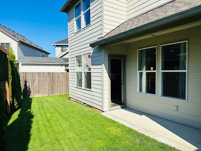 Building Photo - Beautiful Ridgefield Home