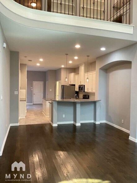 Building Photo - 731 Emily Ln