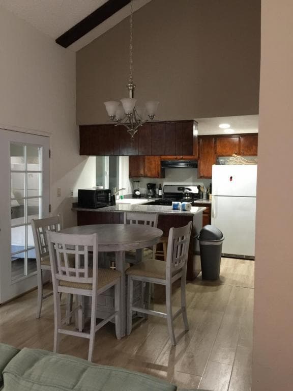 Building Photo - 2195 Canyon Dr