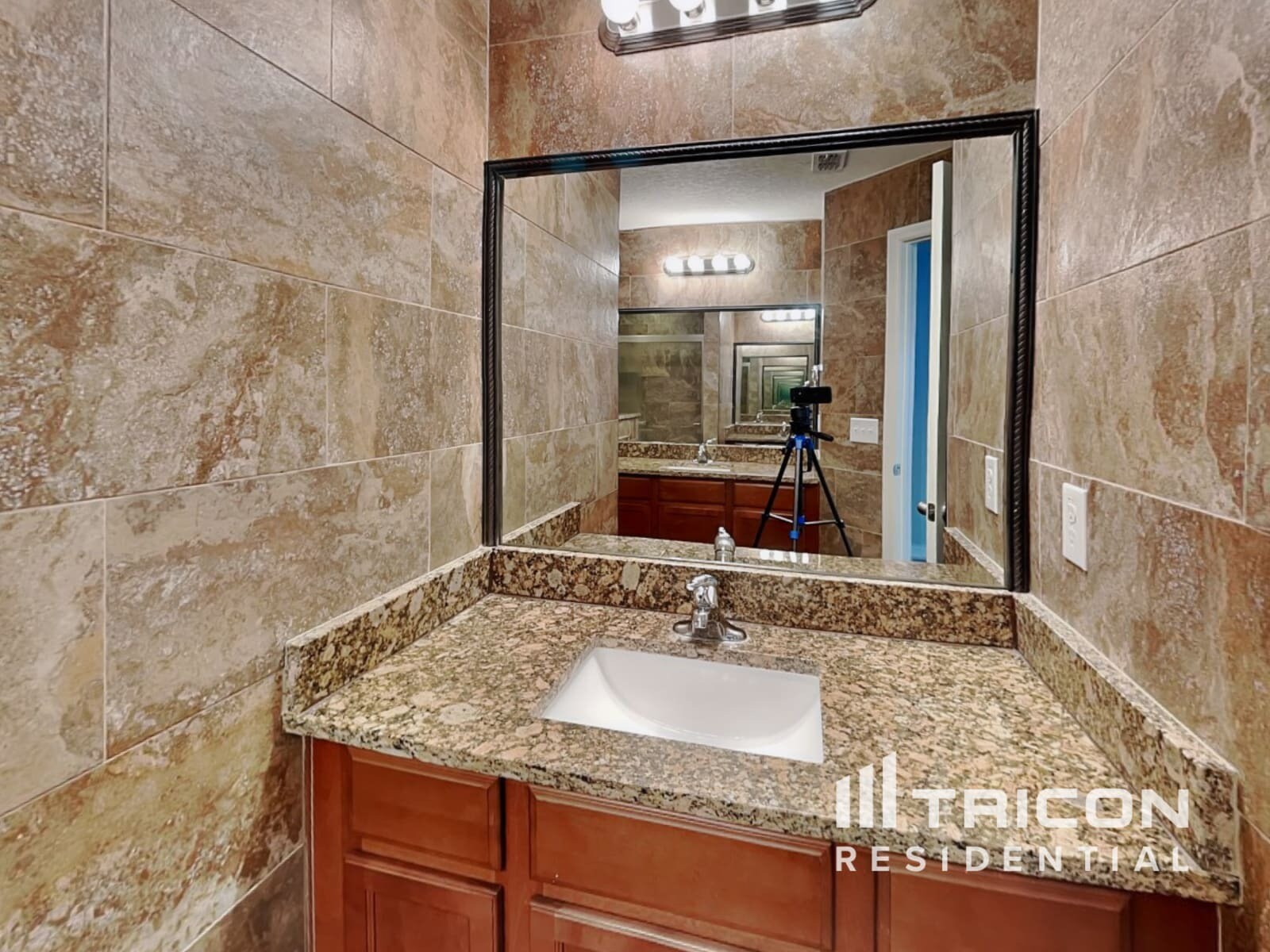 Building Photo - 591 Swallowtail Dr