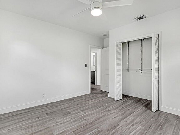 Building Photo - 942 Macy St