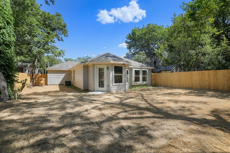 Building Photo - 2327 Harding St