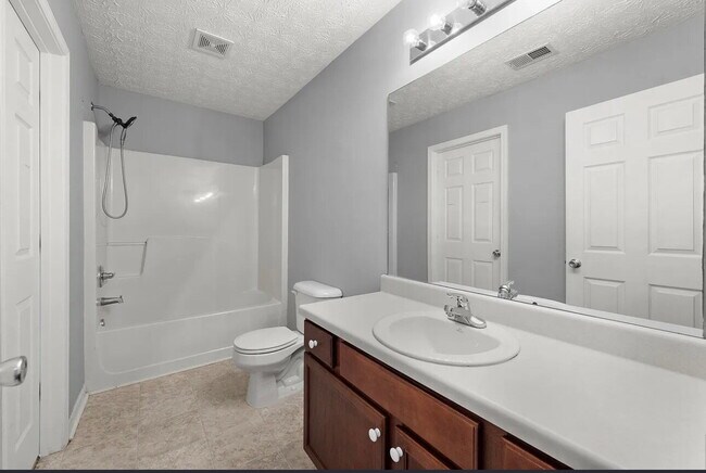 Building Photo - "Charming 3-Bed Townhouse with Hardwood Fl...