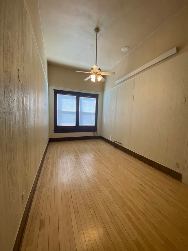 Building Photo - 617 St Joseph St