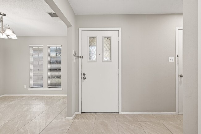 Building Photo - 927 Comstock Springs Dr