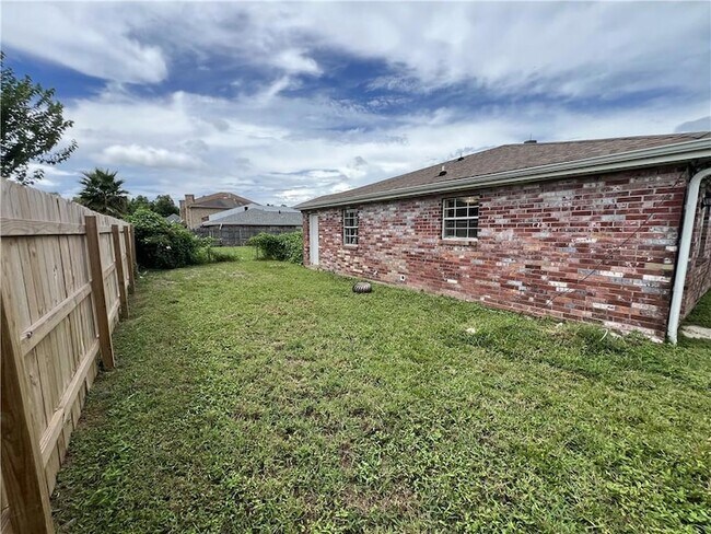 Building Photo - 9102 Titans Dr