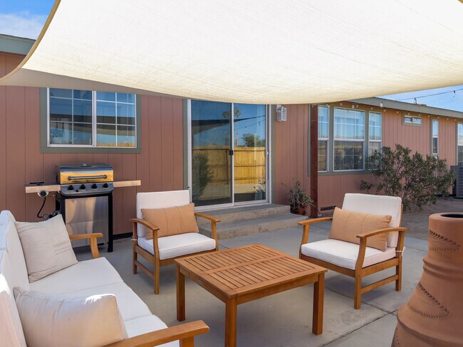 Building Photo - 5322 Flamingo Ave