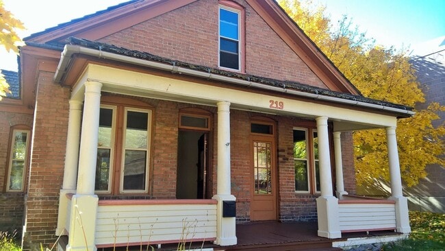 Primary Photo - Charming House Near Providence