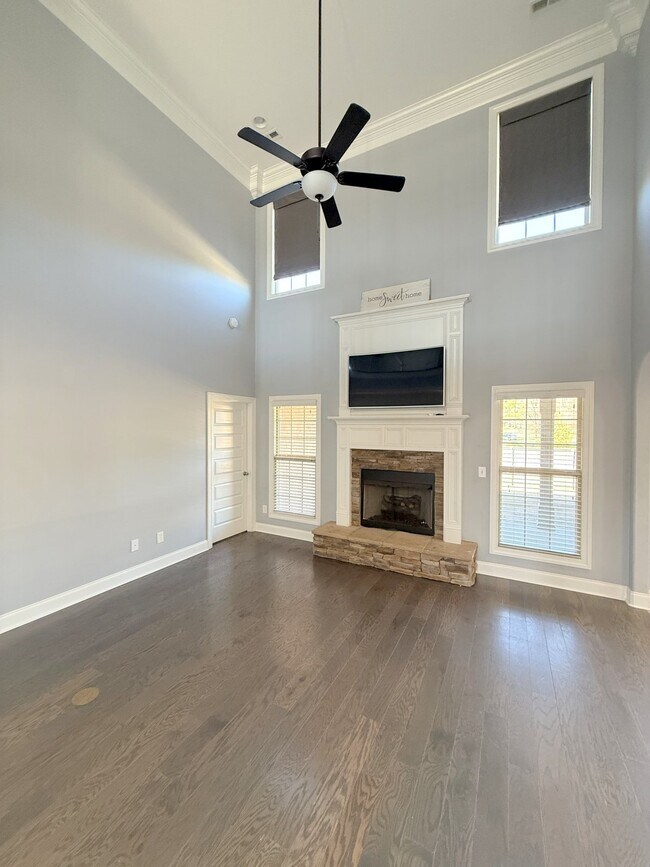 Building Photo - 218 Woodgrove Dr NW