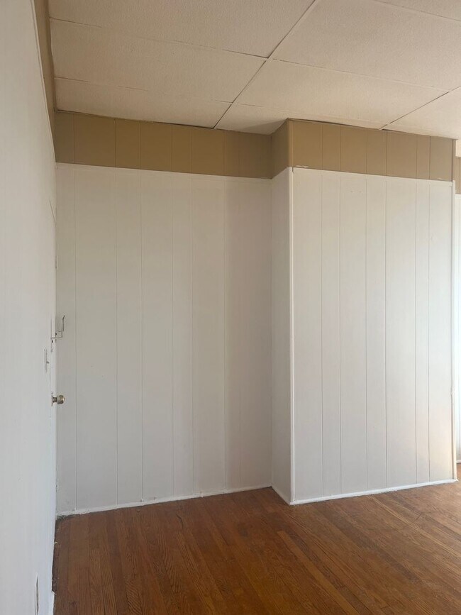 Building Photo - 2030 Wilkens Ave