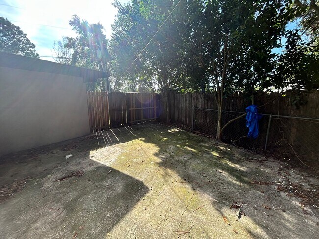 Building Photo - 4/2 Westside Home on Corner Lot with Fence...