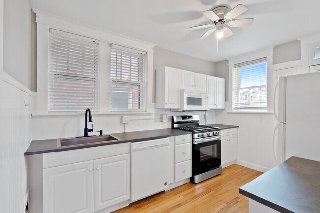 Building Photo - 5505 Rhodes Ave