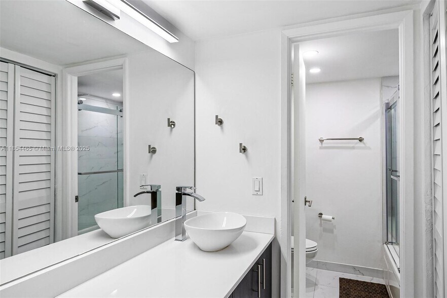 Building Photo - 600 NE 36th St