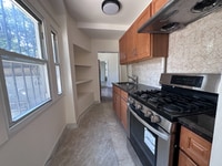 Building Photo - 2332 Aqueduct Ave