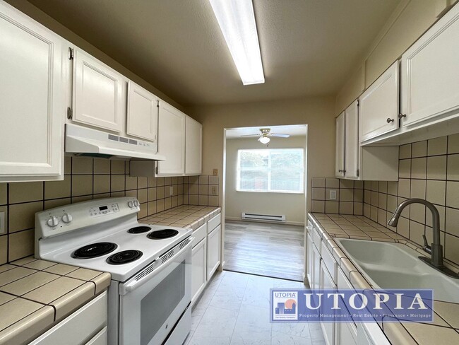 Building Photo - Capitola Gem: 2Bd/1Ba Ground Floor Apartme...