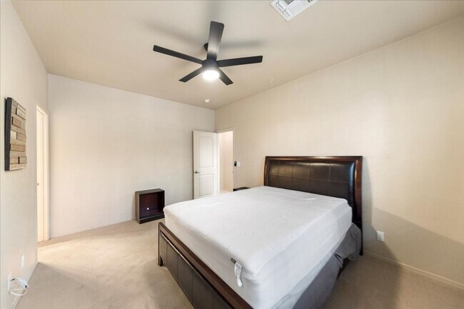 Building Photo - Railroad Springs Townhome for Rent!
