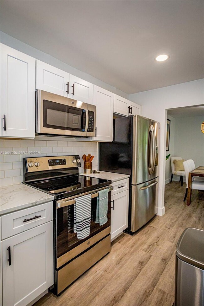 Building Photo - 9341 Green Meadows Way