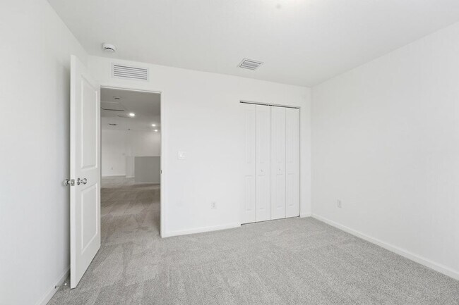 Building Photo - 10485 NW Suncrest Lp