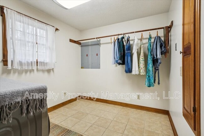 Building Photo - 5974 Ladysmeade Ln