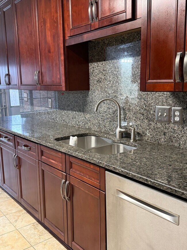 Building Photo - 1500 Cedar Hill Trail