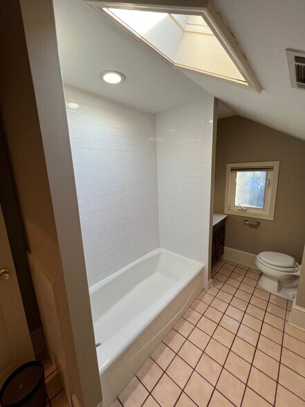 Building Photo - 207 E Main St