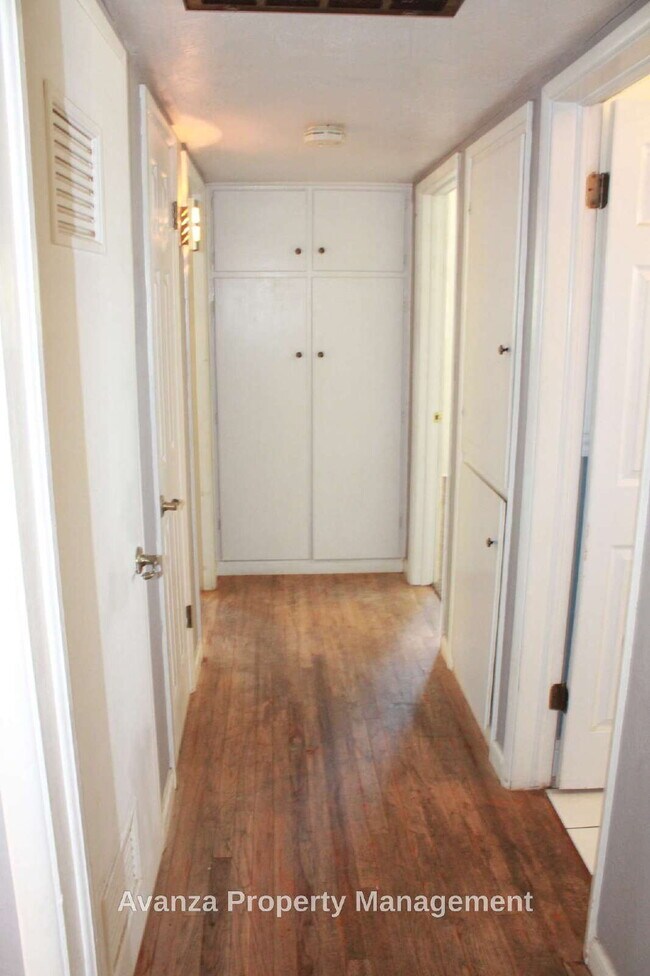 Building Photo - Home for Rent  3 Bed/1 Bath - 1,847 Sq Ft.  Rent: $2,195/month  Deposit: $2,295 Hoover High Region