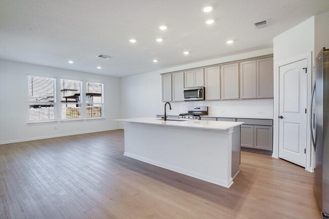 Building Photo - 429 Foresail Rd