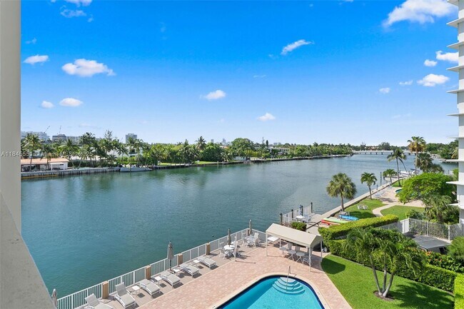 Building Photo - 9111 E Bay Harbor Dr